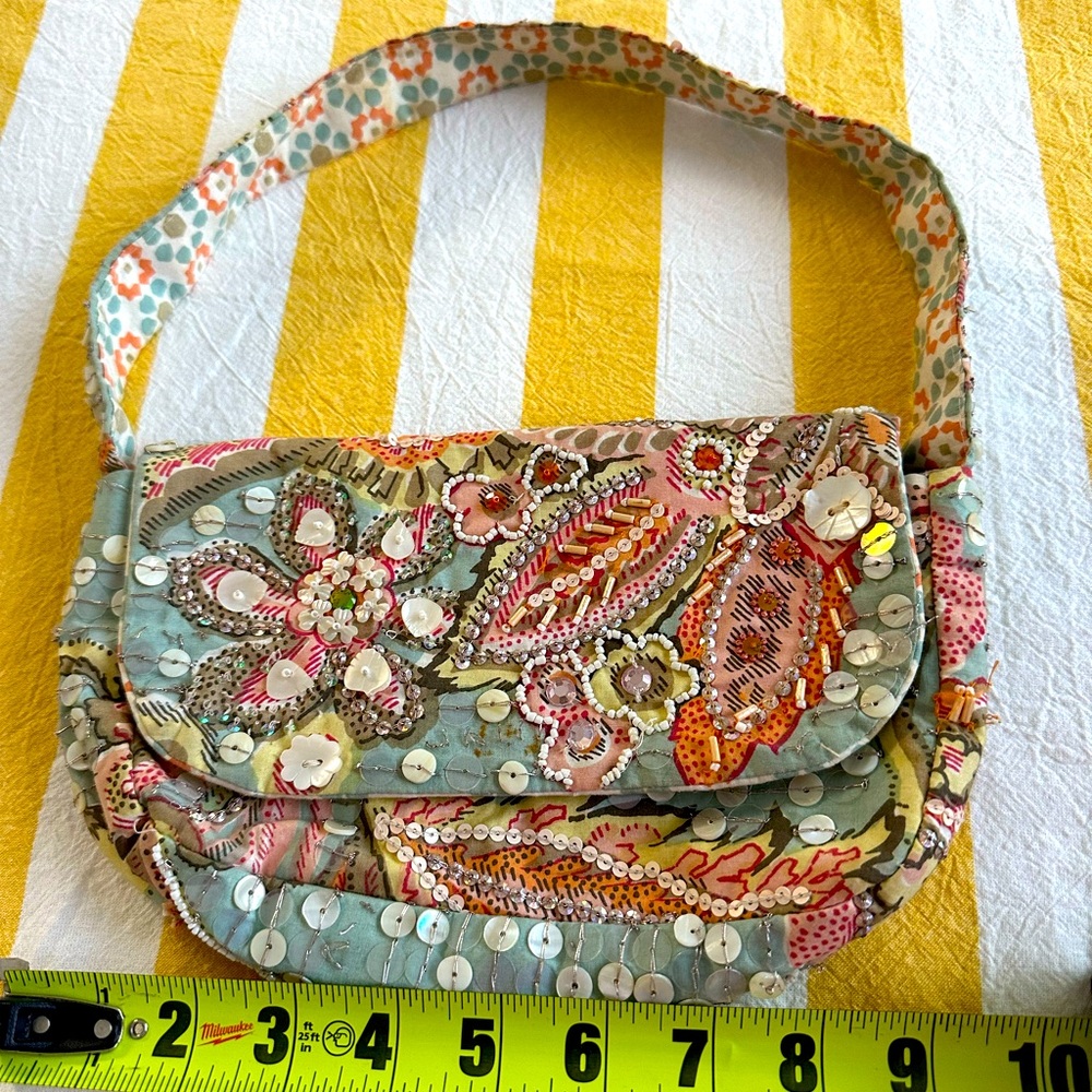 Green Hand Beaded Daisy Wristlet Clutch Bag
